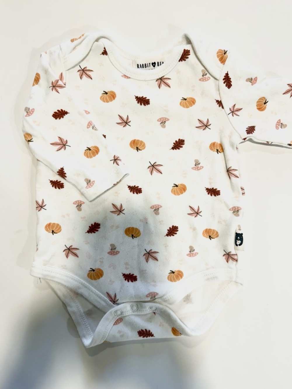 Rabbit & Bear White Pumpkin-Print Long Sleeve Baby Bodysuit